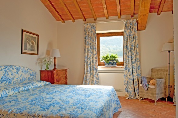Italy:Umbria:Perugia:ITPG03_VillaRita:bedroom04.jpg