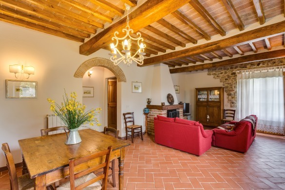 Italy:Tuscany:Chianti:ITSI09_VillaChiantigiana:livingroom21.jpg