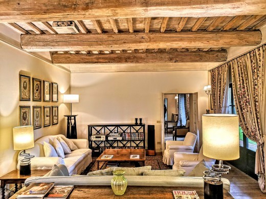 Italy:Tuscany:Pistoia:ITPT06_VillaMontalbano:livingroom25.jpg