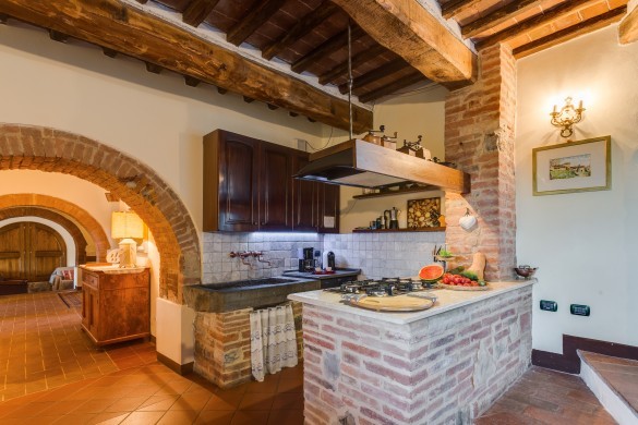Italy:Tuscany:Chianti:ITSI09_VillaChiantigiana:kitchen.jpg
