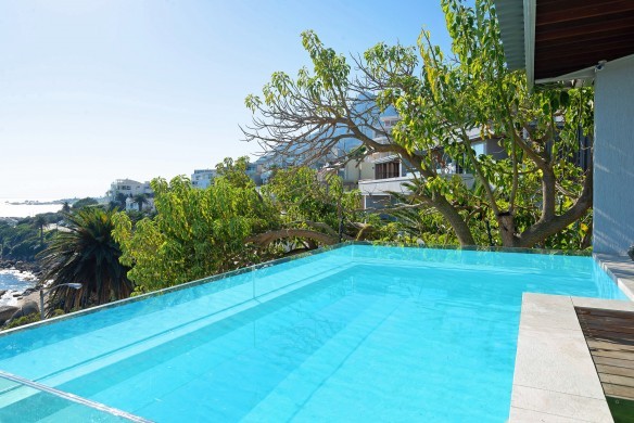 SouthAfrica:CapeTown:Rock_ApartmentRoxey:pool2.jpg