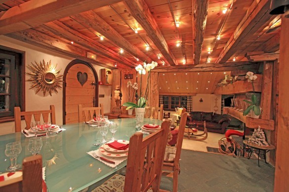 France:Chamonix:Hameau_ChaletHonore:diningroom6.jpg