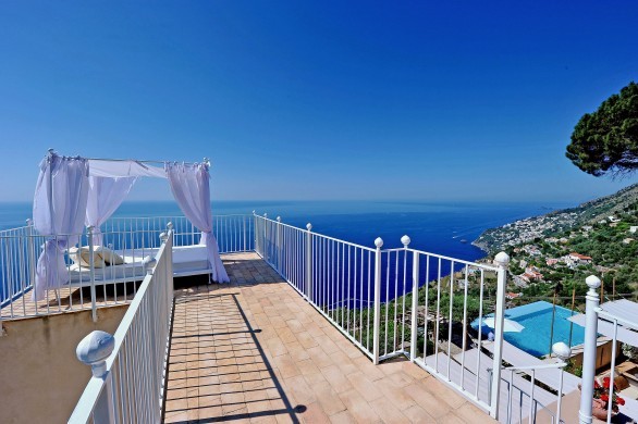 Italy:Amalfi:ITSA047_VillaBarocca:terrace7657.jpg