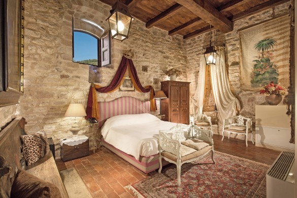 Italy:Umbria:Assisi:ITPG21_CastelloFoligno::bedroom141.jpg