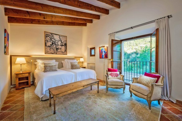 Spain:Mallorca:VillaSantiago_VillaSandra:bedroom57.jpg