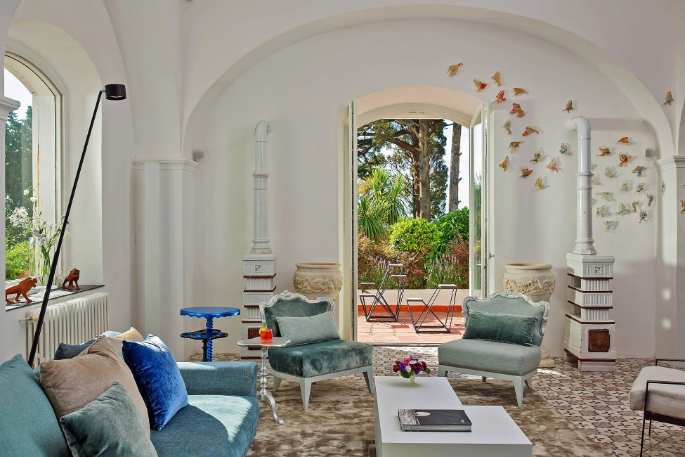 Italy:Amalfi:Capri:ITNA023_VillaAna:livingroom01.jpg