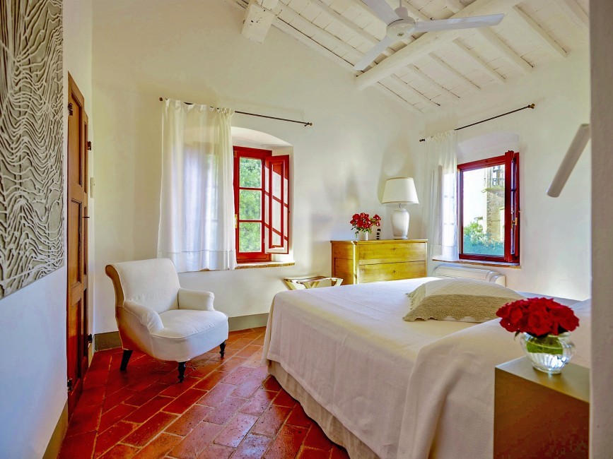 Italy:Tuscany:Chianti:ITFI37_VillaLirica:Bedroomdouble1stfloor5B.jpg