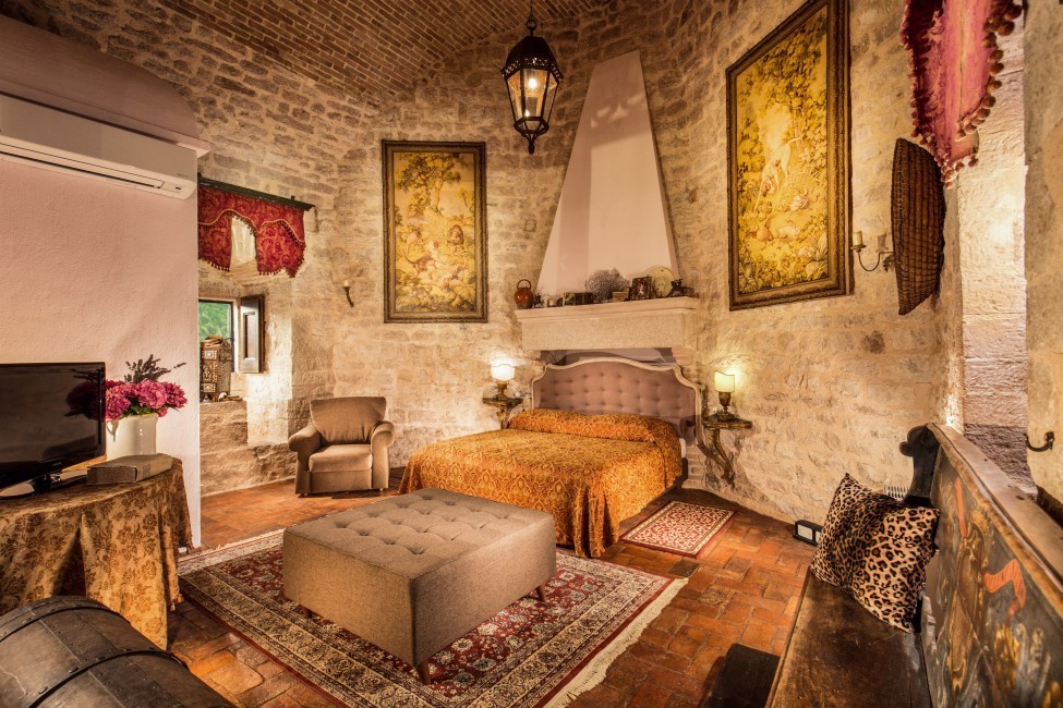 Italy:Umbria:Assisi:ITPG21_CastelloFoligno:bedroom07.jpg