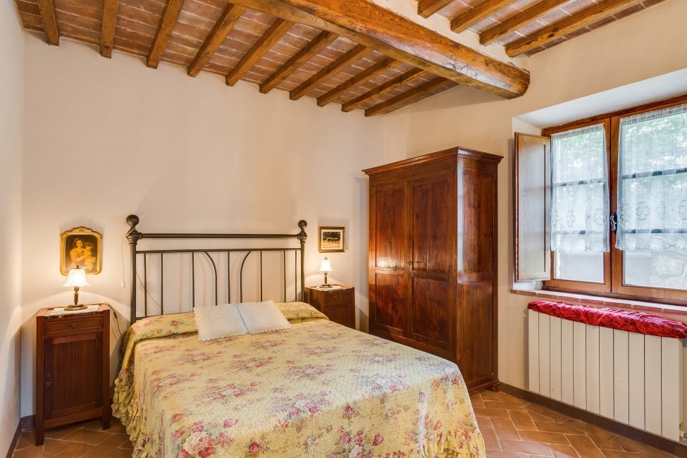 Italy:Tuscany:Chianti:ITSI09_VillaChiantigiana:bedroom06.jpg