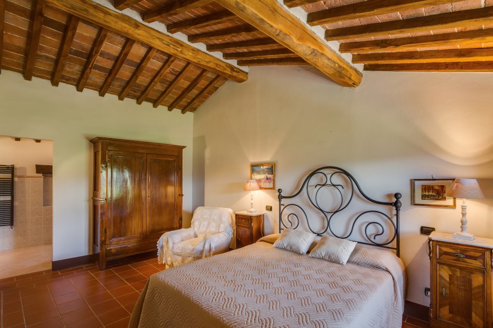 Italy:Tuscany:Chianti:ITSI09_VillaChiantigiana:bedroom01.jpg