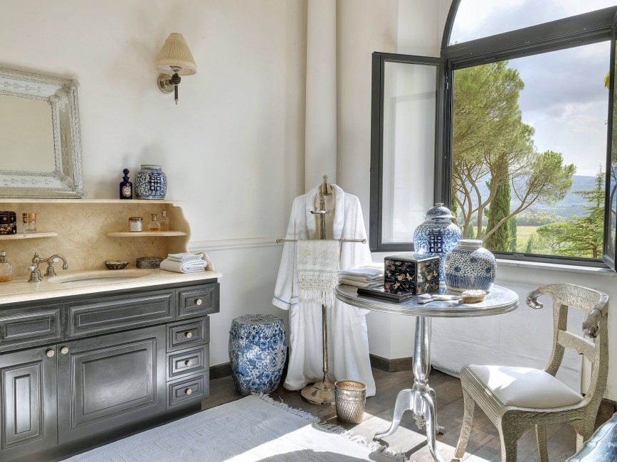 Italy:Tuscany:Siena:ITSI12_VillaOra:Bathroom.jpg