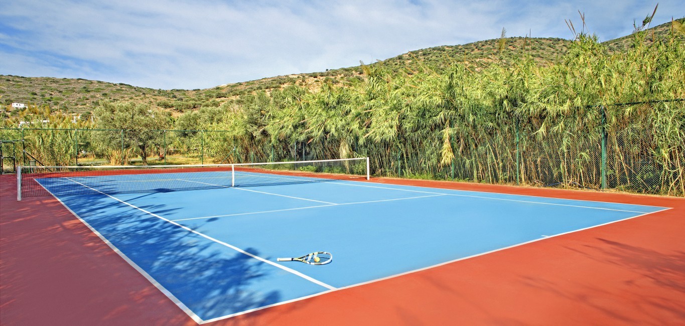 Greece:Mykonos&Cyclades:Sifnos:VillaVie_VillaViolet:tenniscourt7309.jpg