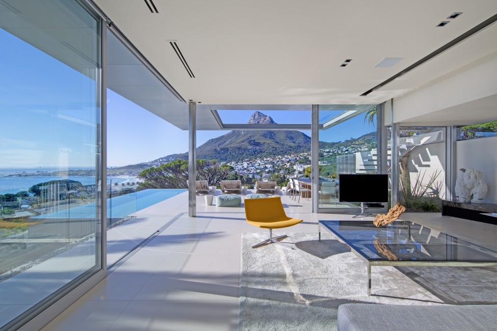 SouthAfrica:CapeTown:Bond_VillaWhitehorn:livingroom064.jpg