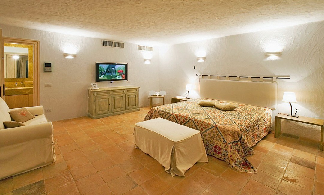 Italy:Sardinia:CostaSmeralda:VillaCoraline_VillaContessa:bedroom26.png