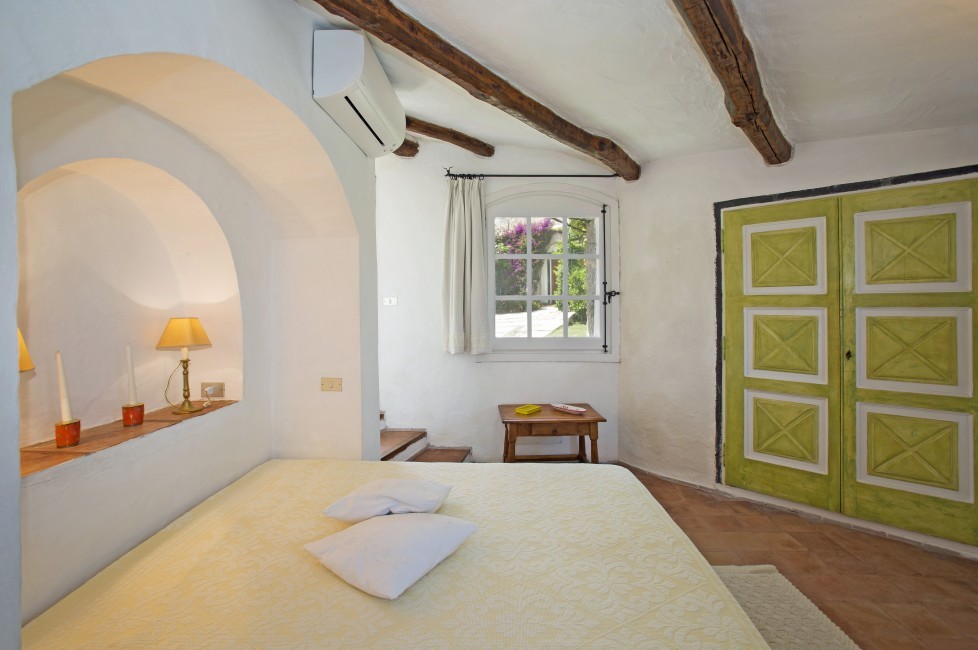Italy:Sardinia:PortoRotondo:VillaVolpe_VillaVioletta:bedroom0.jpg
