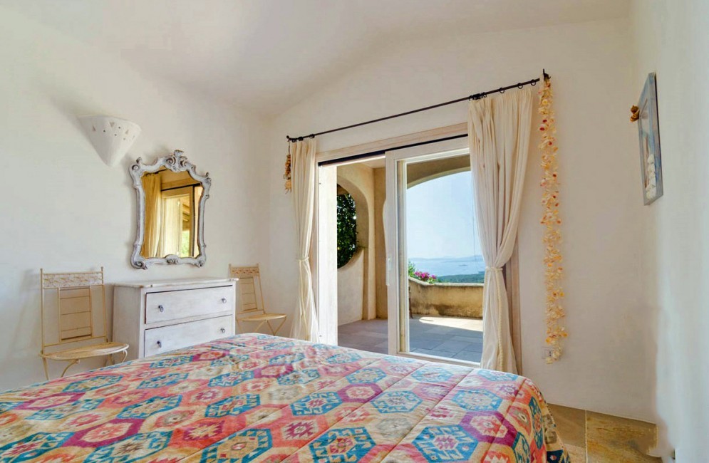 Italy:Sardinia:PortoRotondo:Sunrise_VillaAlberta:bedroom4.jpg