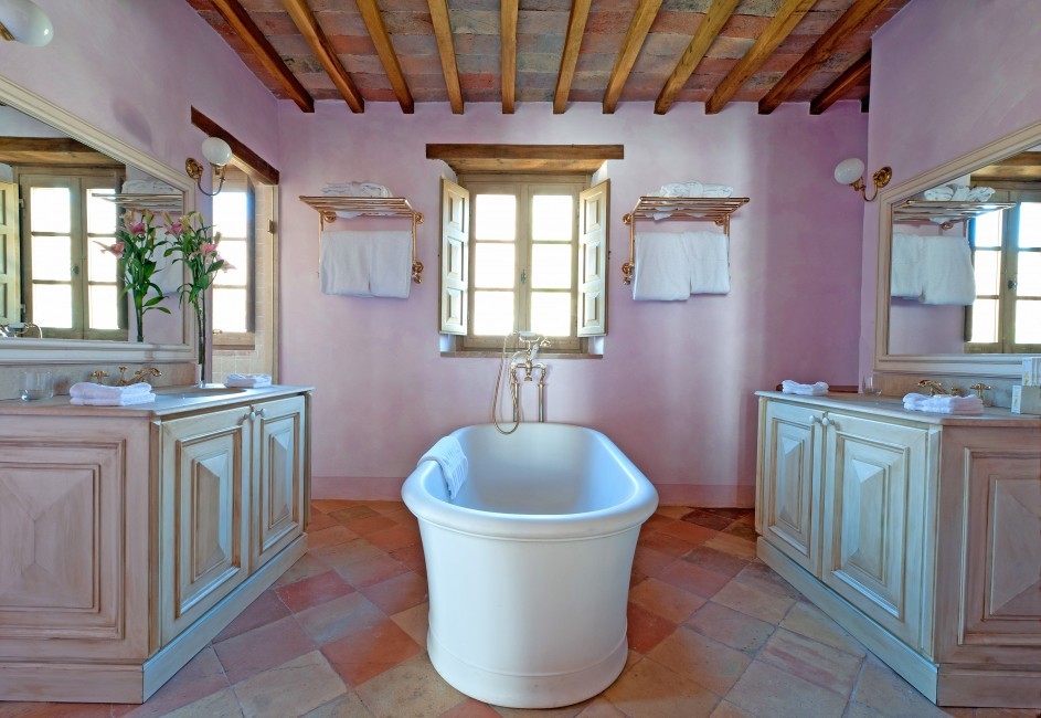 Italy:Umbria:Perugia:ITPG011_VillaLoretta:bathroom2.jpg
