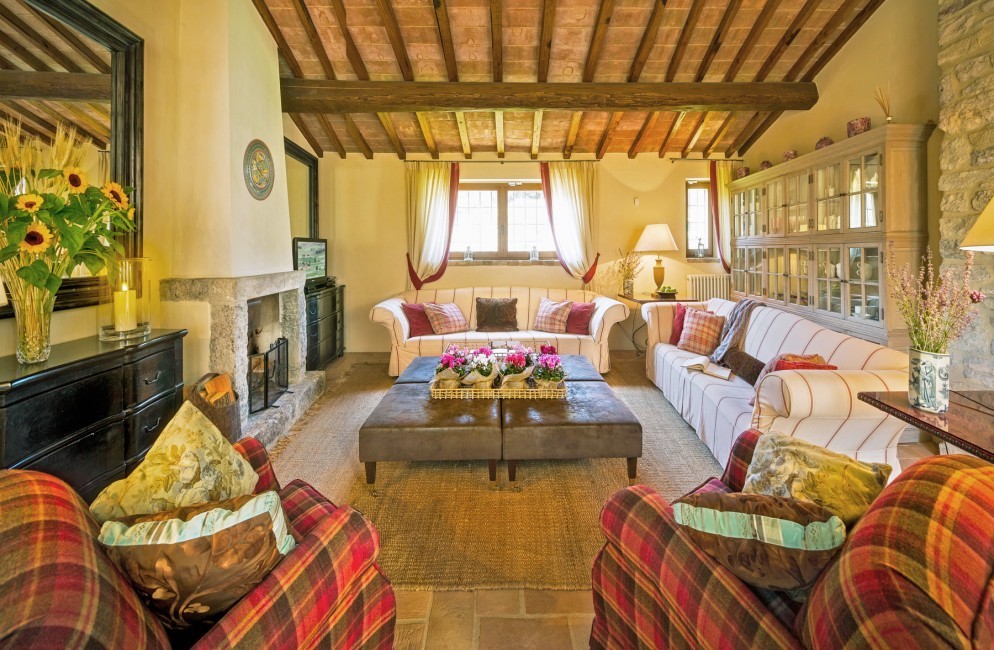 Italy:Umbria:Perugia:ITPG02_VillaCiara:livingroom141.jpg
