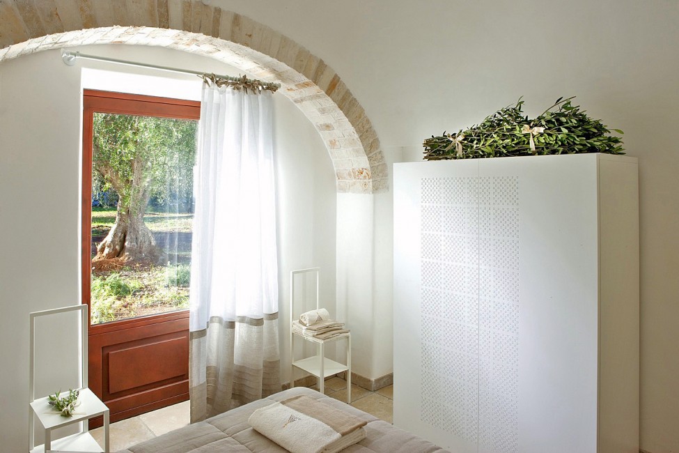 Italy:Apulia:Salento:ITBR001_VillaSalentina:bedroom5.jpg