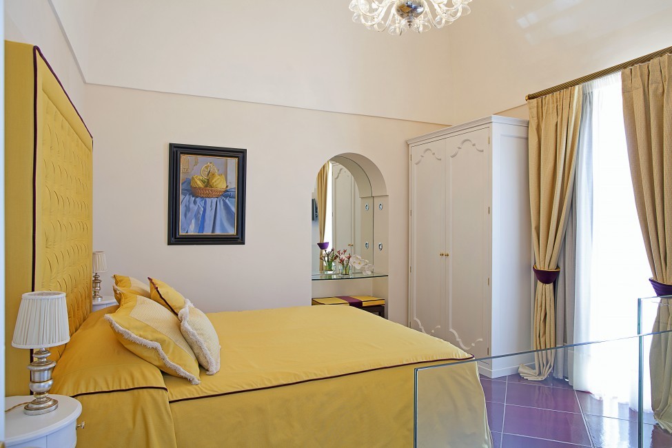 Italy:Campania:Amalfi:ITSA046_VillaVito:bedroom2324.jpg