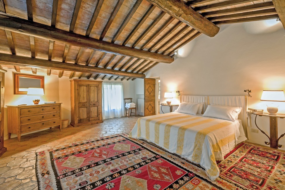 Italy:Umbria:Perugia:ITPG25_VillaFiaba:bedroom01.jpg