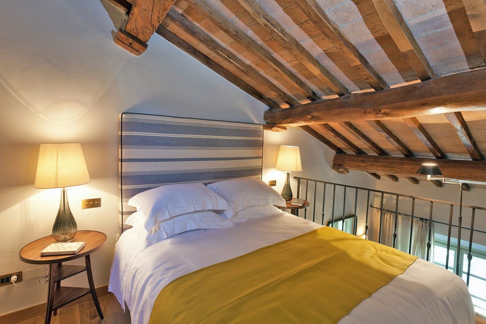 Italy:Tuscany:Siena:ITSI022_VillaRocca:bedroom4.jpg