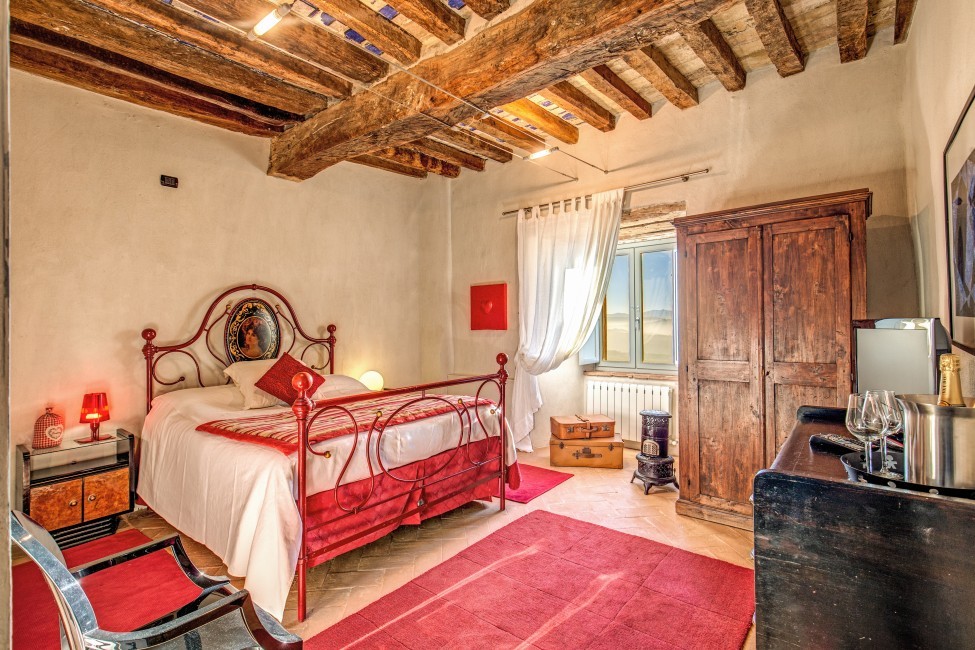 Italy:Umbria:Perugia:ITPG010_CastelloBernardo:bedroom22.jpg