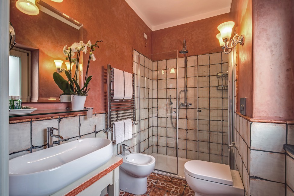 Italy:Amalfi:Sorrento:ITNA01_VillaAndres:bathroom578.jpg
