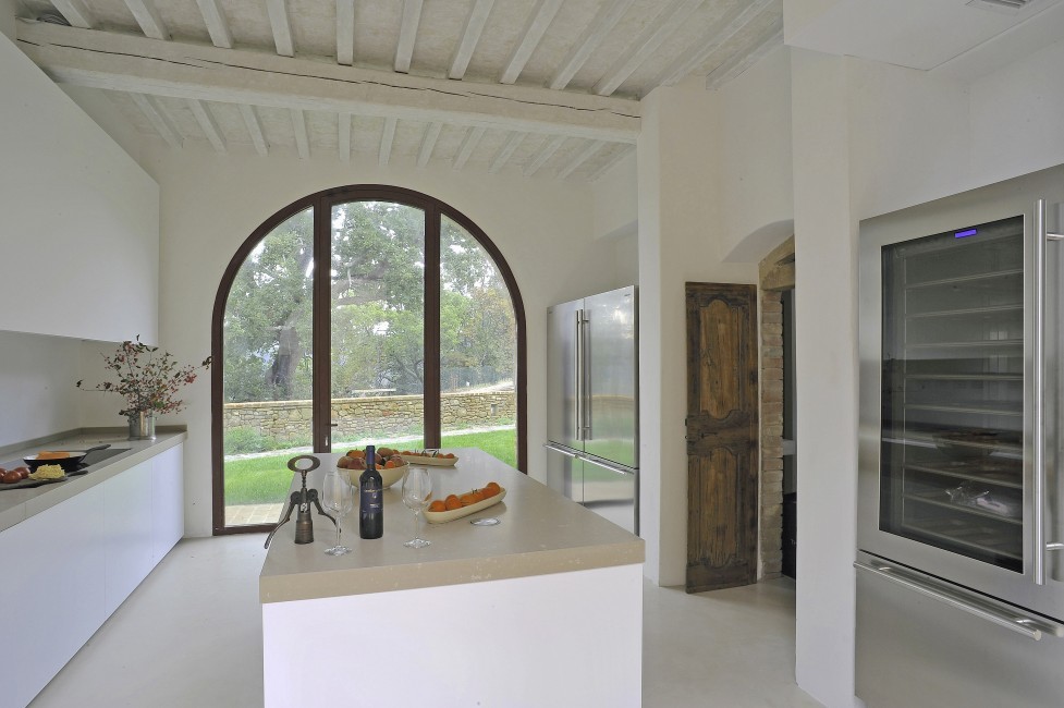 Italy:Tuscany:SanGimignano:ITFI011_VillaToska:kitchen05.jpg
