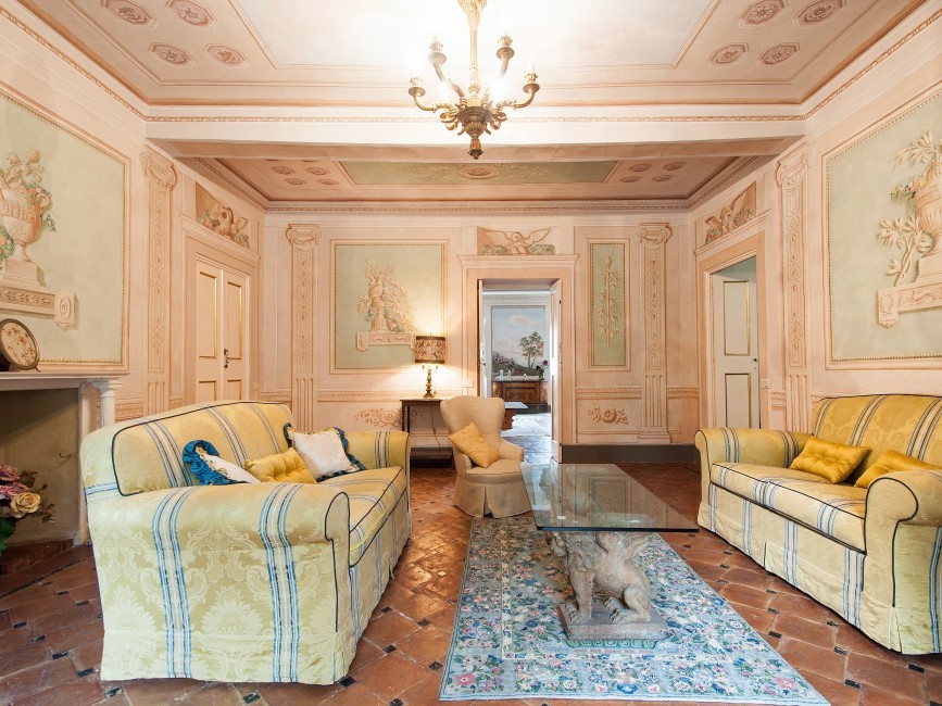 Italy:Tuscany:Versilia:ITLU26_VillaSilvia:livingroom(6).jpg