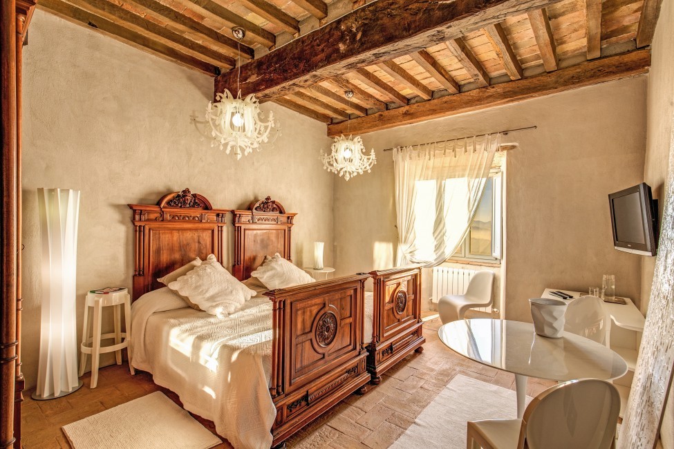 Italy:Umbria:Perugia:ITPG010_CastelloBernardo:bedroom28.jpg