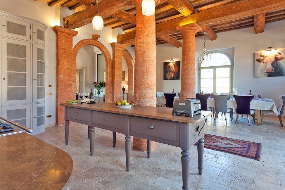 Italy:Tuscany:Siena:ITSI022_VillaRocca:diningroom01.jpg