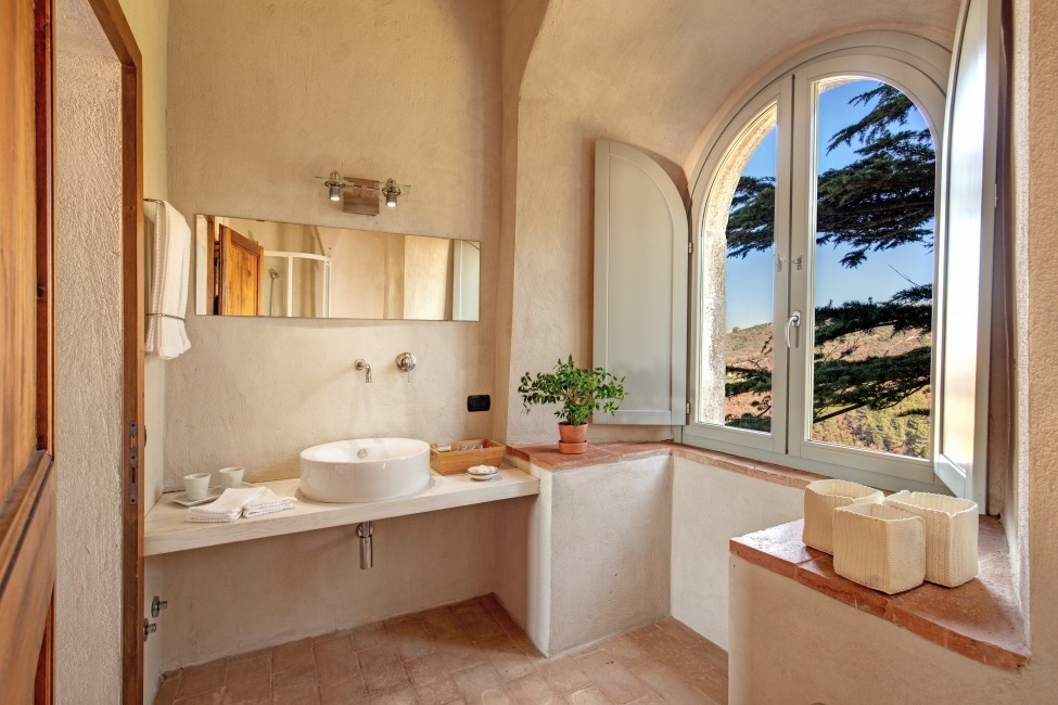Italy:Umbria:Perugia:ITPG010_CastelloBernardo:bathroom15.jpg