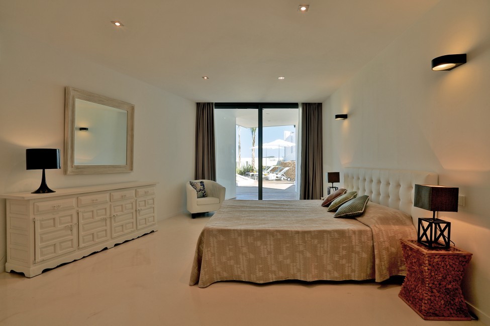 Spain:Ibiza:AlegreBelle_VillaAlegria:bedroom0989.jpg