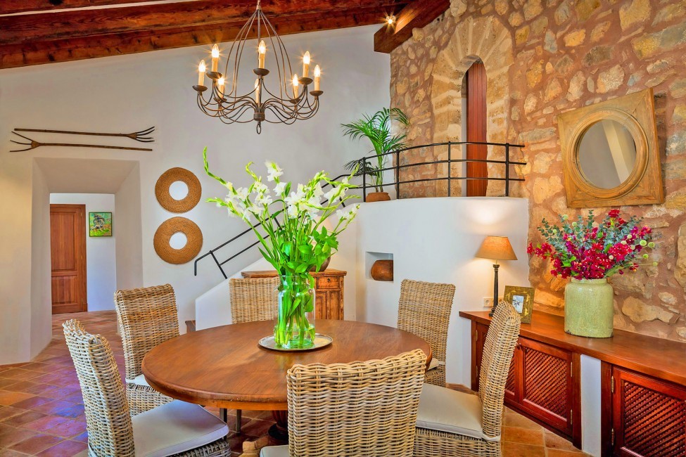Spain:Mallorca:VillaSantiago_VillaSandra:diningroom80.jpg