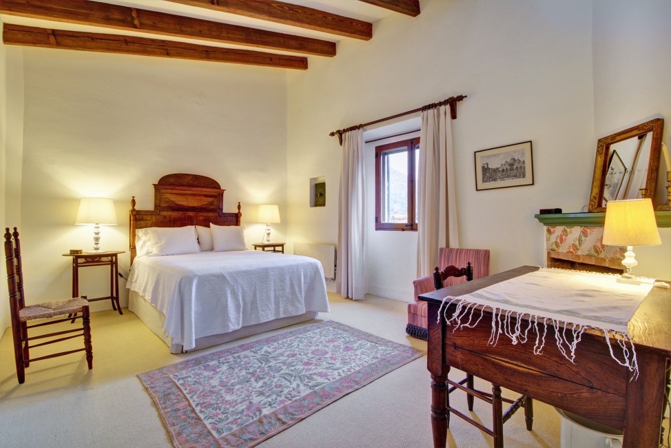 Spain:Mallorca:CastillodePolensa_VillaClaudio:bedroom56.jpg