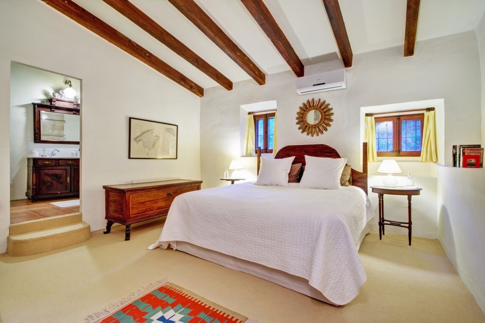 Spain:Mallorca:CastillodePolensa_VillaClaudio:bedroom674.jpg
