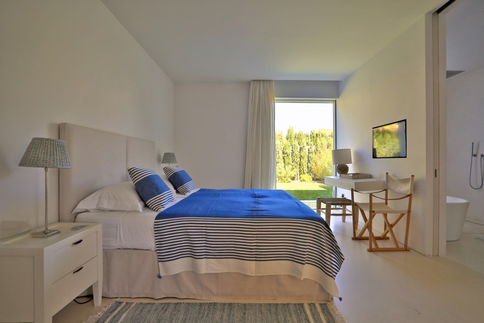 Spain:Ibiza:CalaContaDream_VillaClarinda:bedroom78.jpg