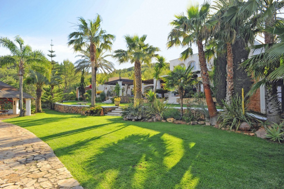 Spain:Ibiza:CanArte_VillaAlma:garden28.jpg
