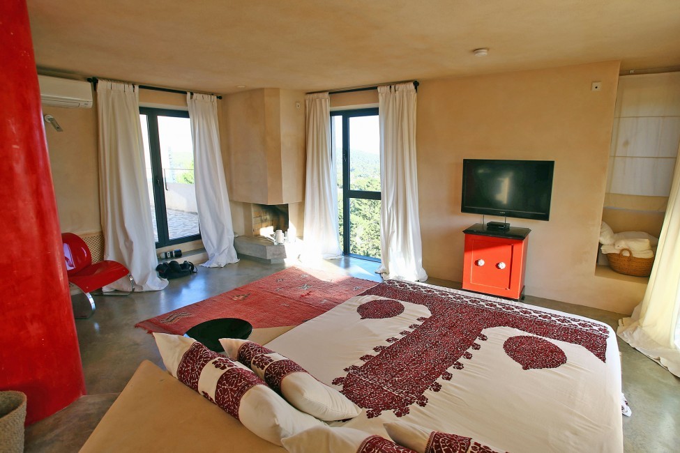 Spain:Ibiza:CastilloEsCubells_VillaCarmela:bedroom31.jpg