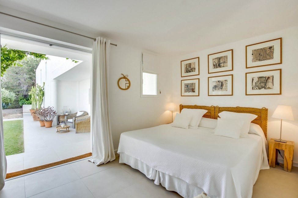 Spain:Ibiza:CanFelipe_VillaFortuna:bedroom82.jpg
