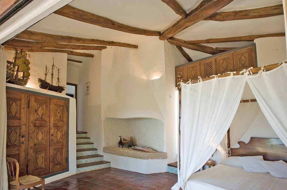 Italy:Sardinia:CostaSmeralda:ITOT07_VillaEsme:bedroom36.jpg