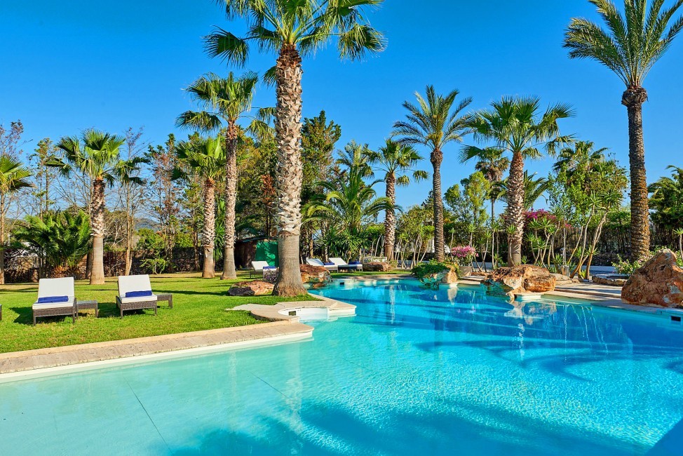 Spain:Ibiza:CanSavi_VillaSilva:pool70.jpg