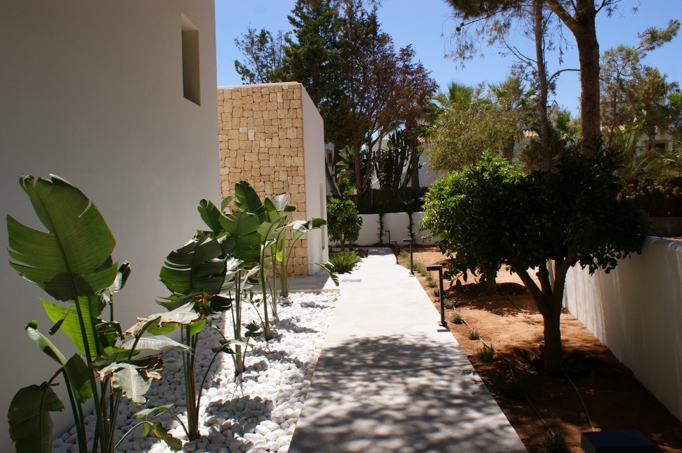 Spain:Ibiza:Casa Tranquila S'Argamassa_VillaTadeo:garden020.jpg