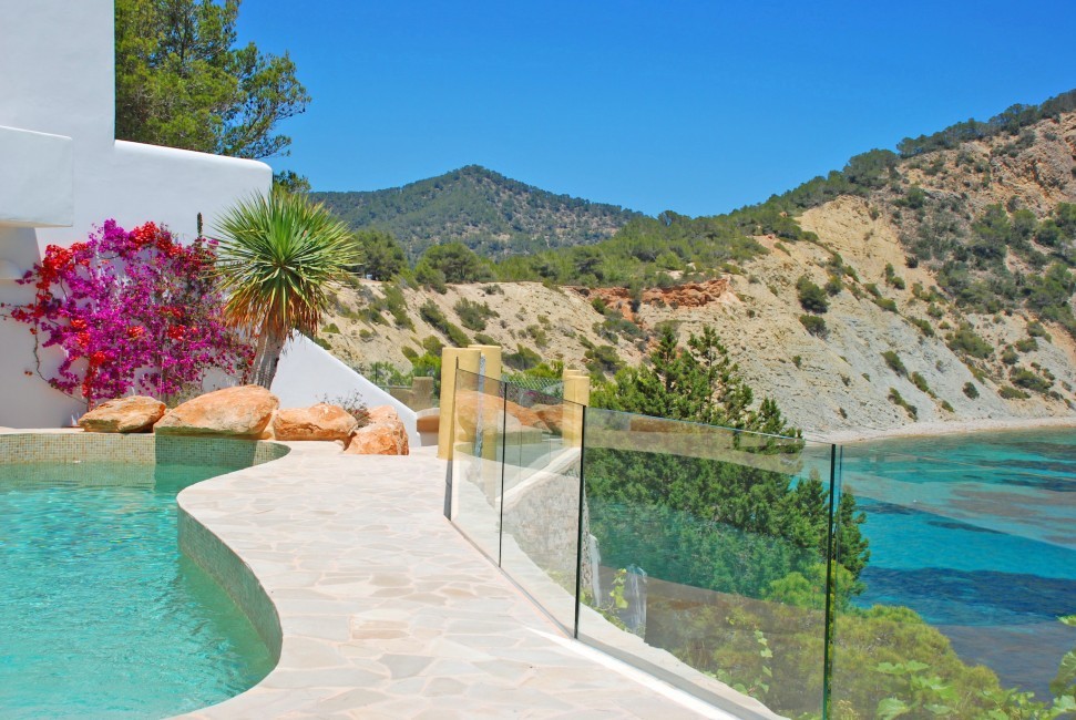 Spain:Ibiza:VistaSolDenSerra_VillaSerafin:pool10.jpg