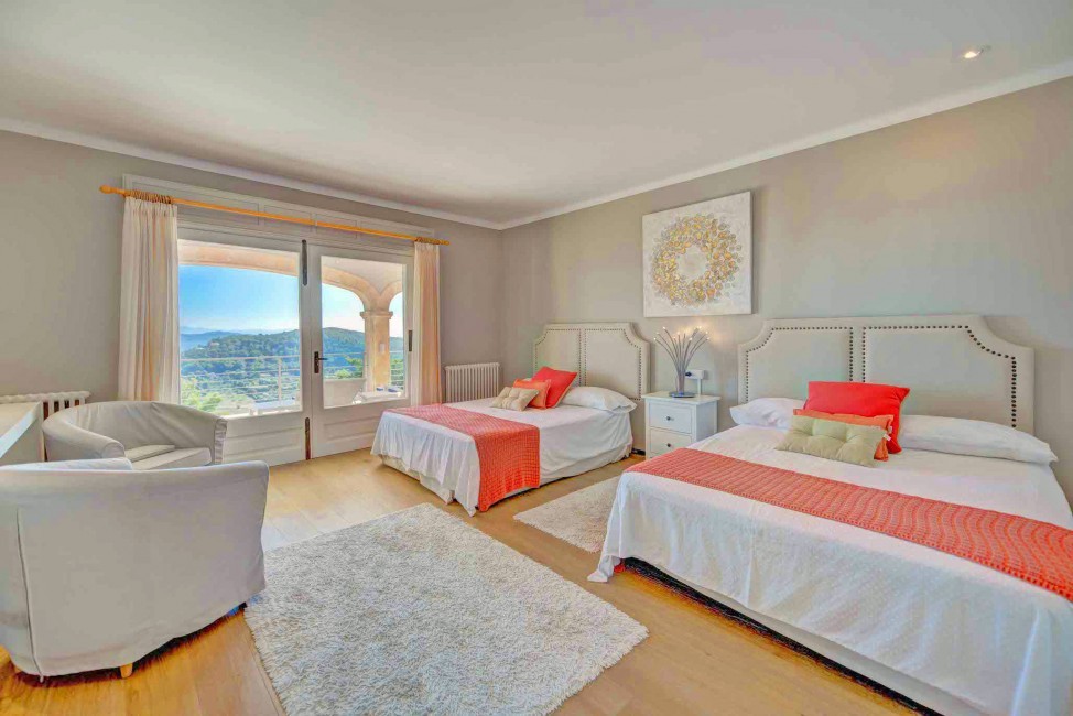 Spain:Mallorca:VistaPuertoPollensa_VillaOctavio:bedroom20.jpg