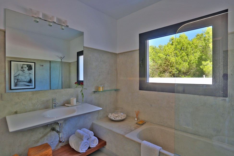 Spain:Ibiza:VillaLasPalomas_VillaPilar:bathroom012.jpg