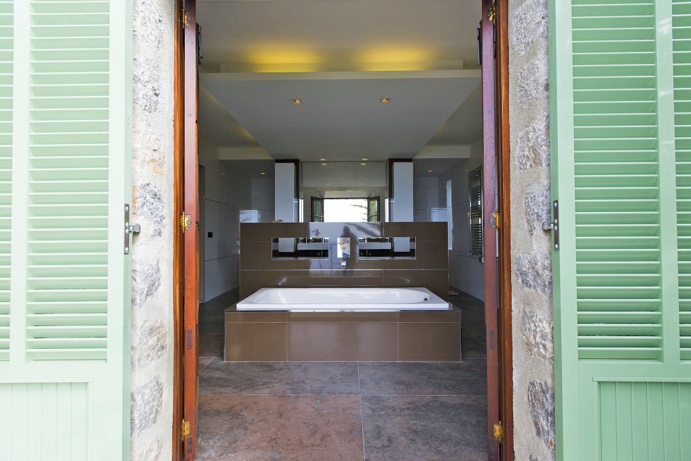 Spain:Mallorca:VistaTramuntana_VillaTeo:bathroom81.jpg