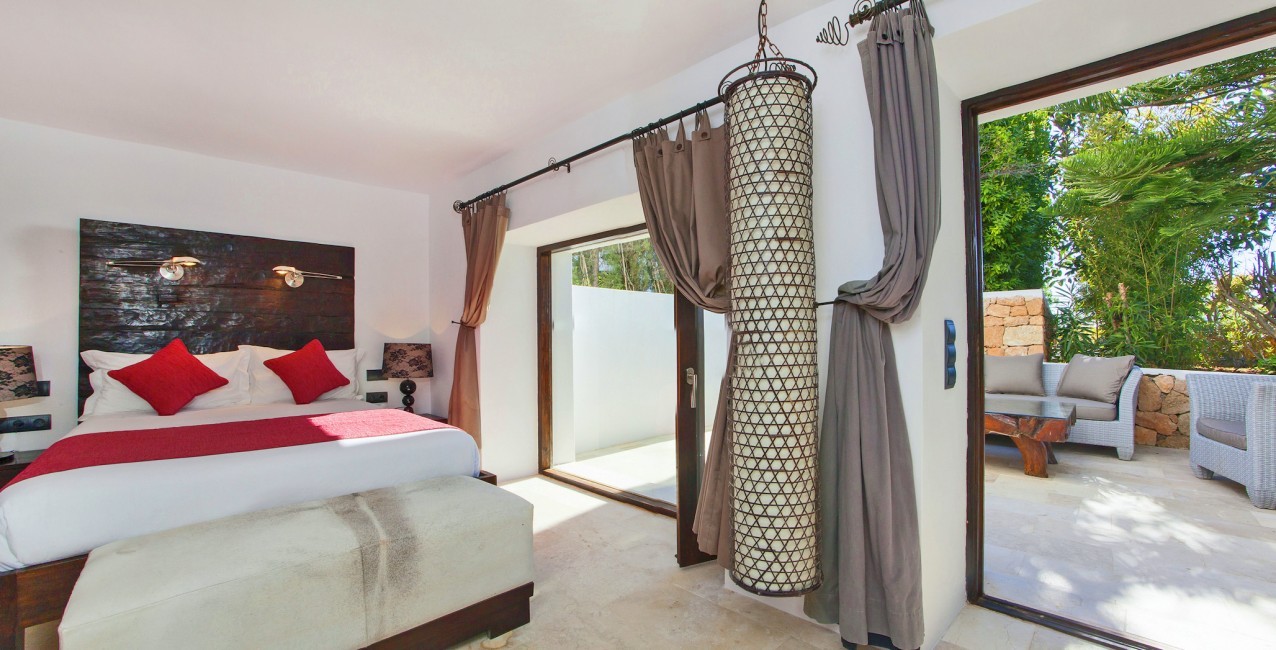 Spain:Ibiza:VillaReyna_VillaRoxana:bedroom51.jpg