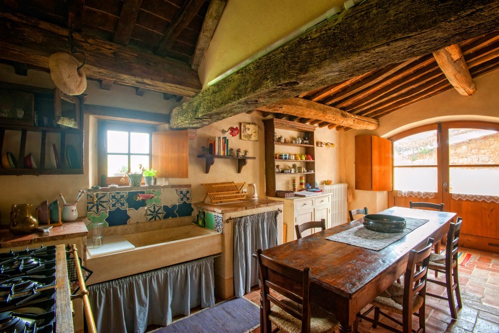 Italy:Tuscany:Siena:ITSI06VillaAllegra_VillaOrcia:kitchen16.jpg